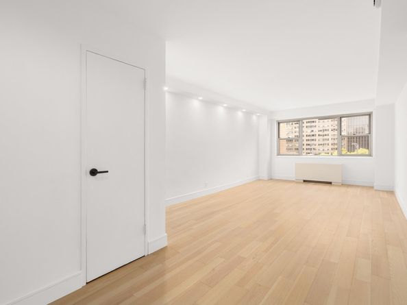 321 East 48th Street 11H, New York NY 10017