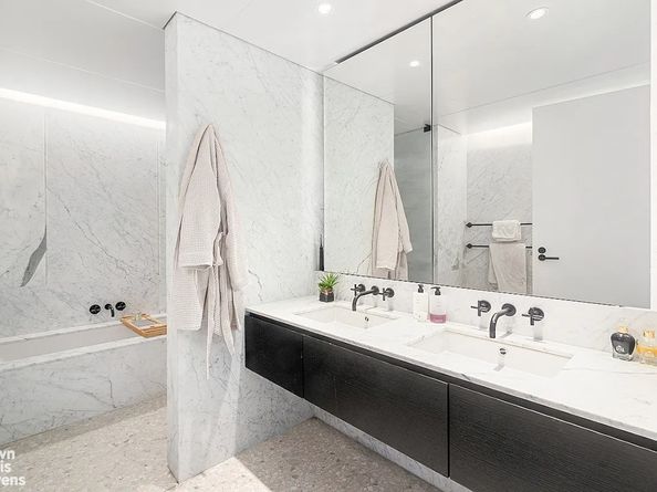 16 West 40th Street 19C, New York NY 10018