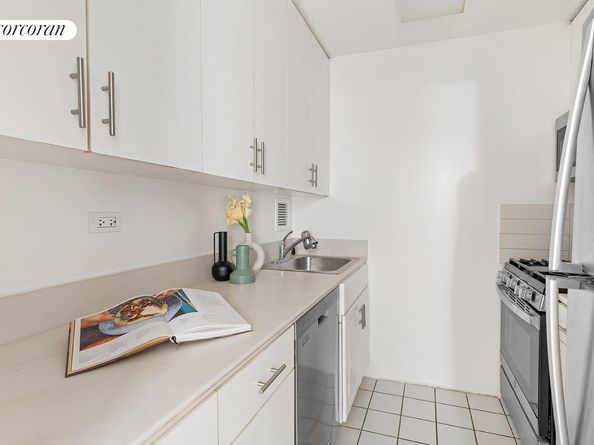 330 East 38th Street 27A, New York NY 10016