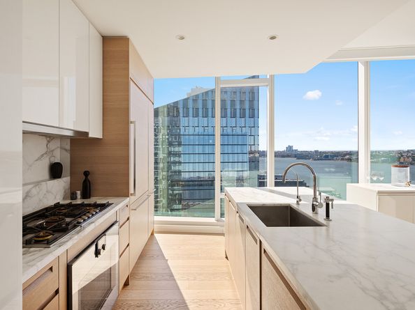 30 Riverside Boulevard 33A, New York NY 10069