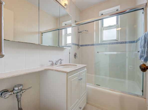 68-61 Yellowstone Boulevard 606, Queens NY 11375