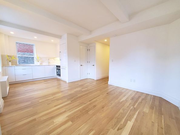 365 West 20th Street 6C, New York NY 10011