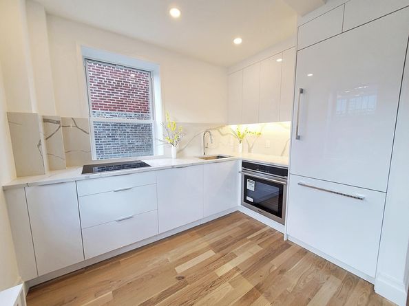 365 West 20th Street 6C, New York NY 10011