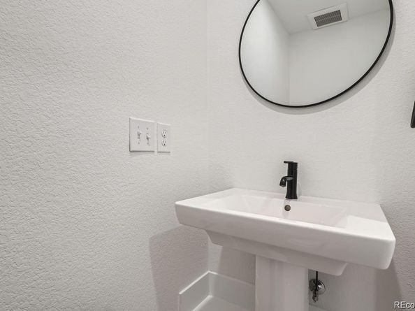 10163 W 38th Avenue, Wheat Ridge CO 80033