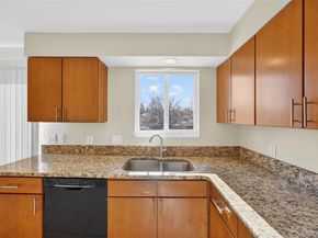 1541 S Fairplay Way, Aurora CO 80012