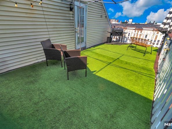 564 Hudson Avenue, Weehawken NJ 07086