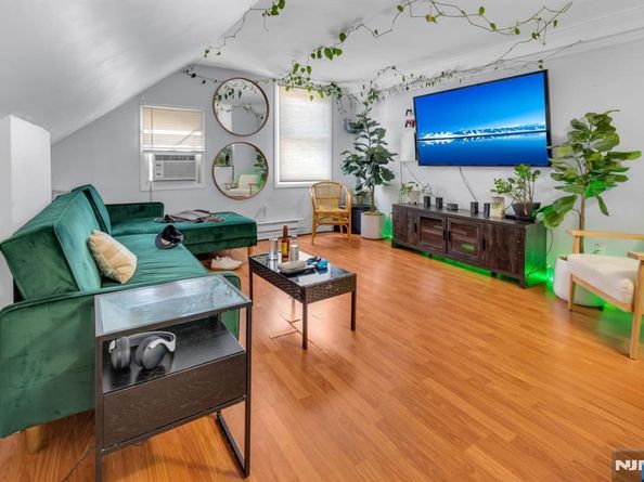564 Hudson Avenue, Weehawken NJ 07086
