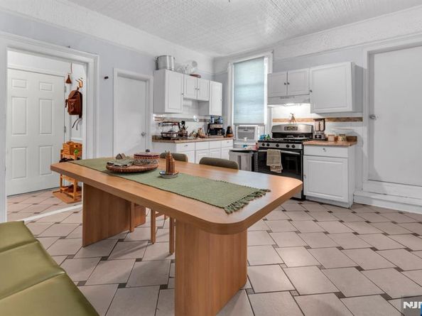 564 Hudson Avenue, Weehawken NJ 07086