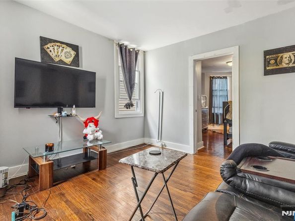 28 Clarke Avenue, Jersey City NJ 07304