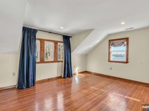 9 Old Wood Road, Edgewater NJ 07020