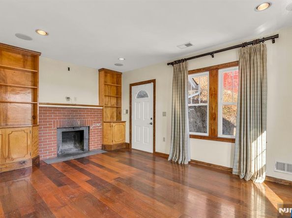 9 Old Wood Road, Edgewater NJ 07020