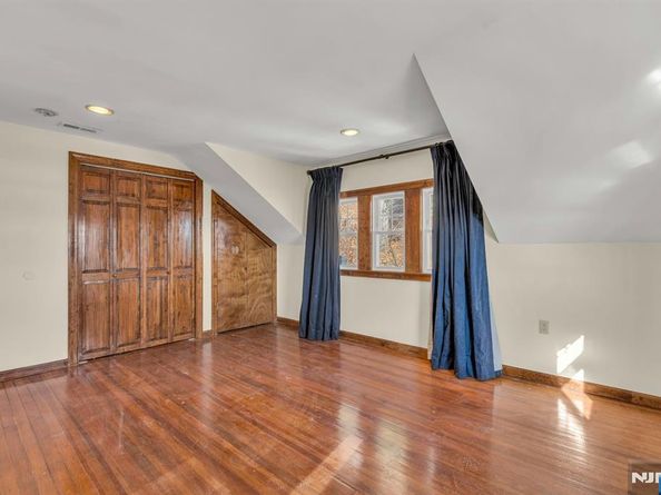 9 Old Wood Road, Edgewater NJ 07020