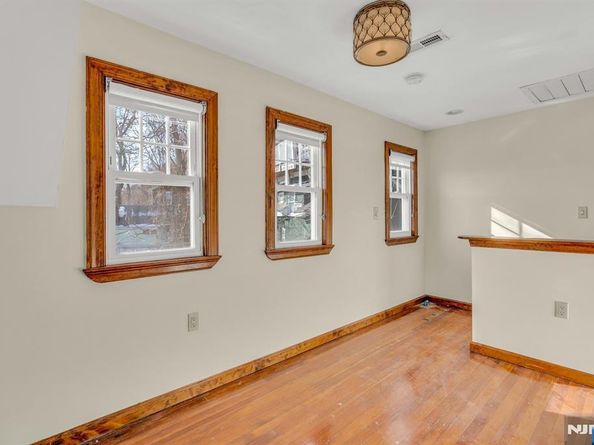 9 Old Wood Road, Edgewater NJ 07020