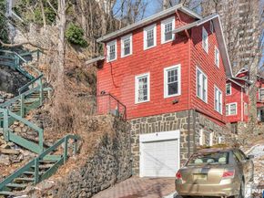 9 Old Wood Road, Edgewater NJ 07020