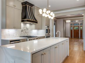 714 N Edgefield Avenue , Dallas Texas 75208
