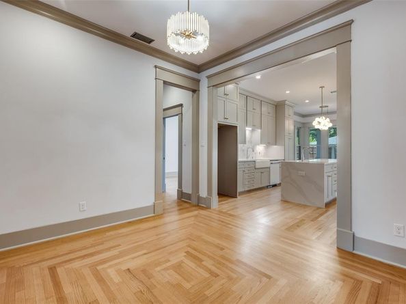 714 N Edgefield Avenue , Dallas Texas 75208