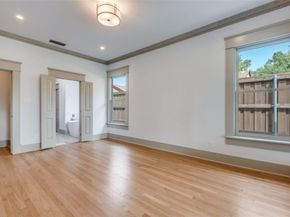 714 N Edgefield Avenue , Dallas Texas 75208