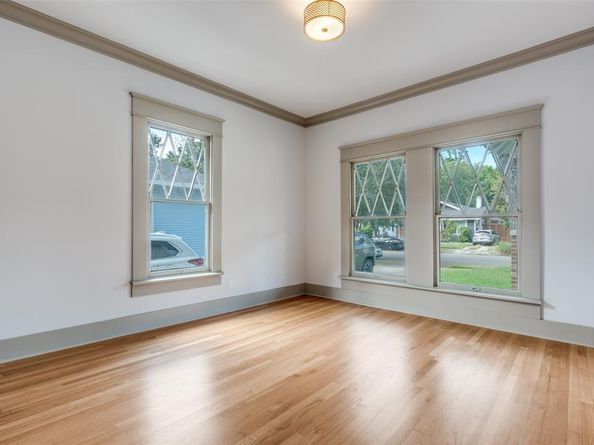 714 N Edgefield Avenue , Dallas Texas 75208