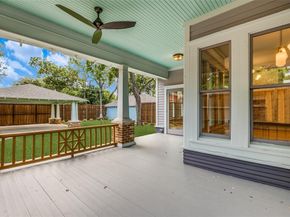 714 N Edgefield Avenue , Dallas Texas 75208