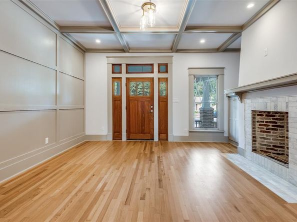 714 N Edgefield Avenue , Dallas Texas 75208