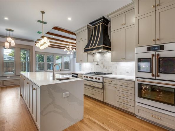 714 N Edgefield Avenue , Dallas Texas 75208
