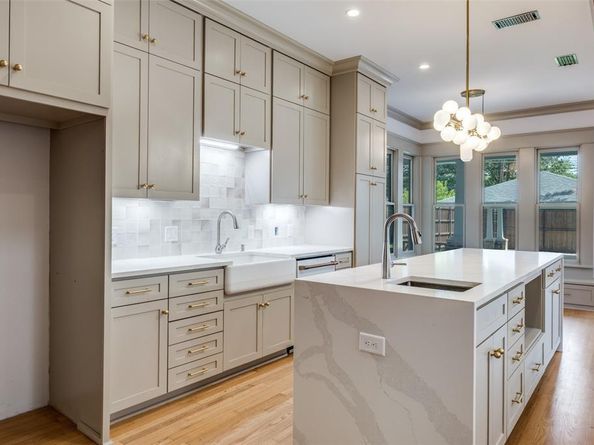 714 N Edgefield Avenue , Dallas Texas 75208