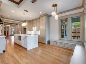 714 N Edgefield Avenue , Dallas Texas 75208