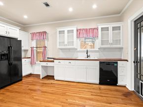 446 W Suffolk Avenue , Dallas Texas 75208