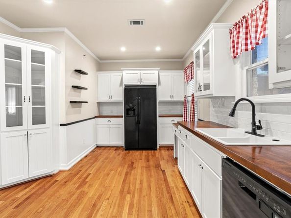 446 W Suffolk Avenue , Dallas Texas 75208
