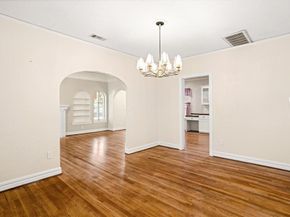 446 W Suffolk Avenue , Dallas Texas 75208