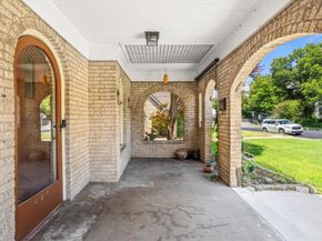 446 W Suffolk Avenue , Dallas Texas 75208