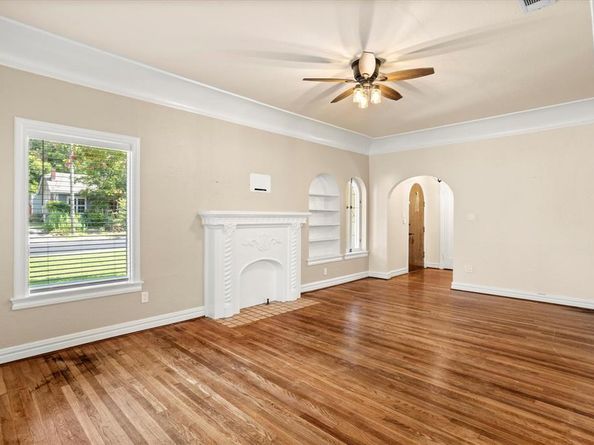446 W Suffolk Avenue , Dallas Texas 75208