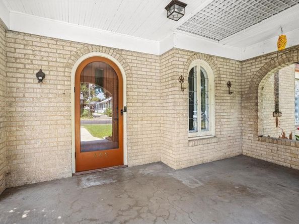 446 W Suffolk Avenue , Dallas Texas 75208