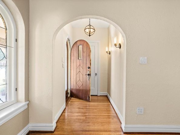 446 W Suffolk Avenue , Dallas Texas 75208