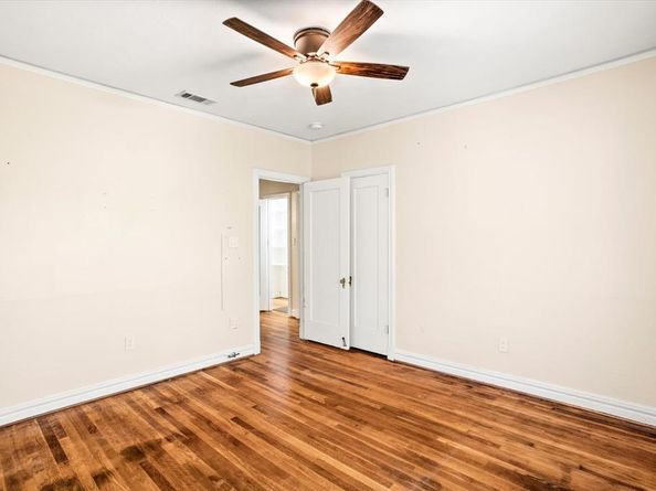 446 W Suffolk Avenue , Dallas Texas 75208