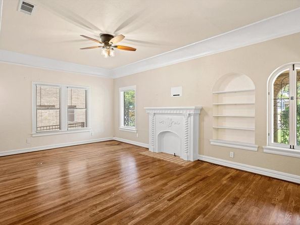 446 W Suffolk Avenue , Dallas Texas 75208