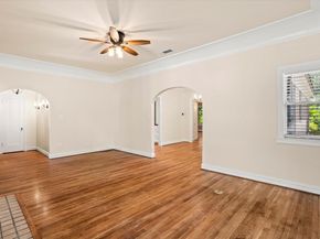 446 W Suffolk Avenue , Dallas Texas 75208