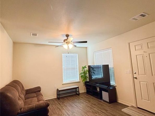 1240 E Richmond Avenue , Fort Worth Texas 76104