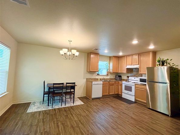 1240 E Richmond Avenue , Fort Worth Texas 76104