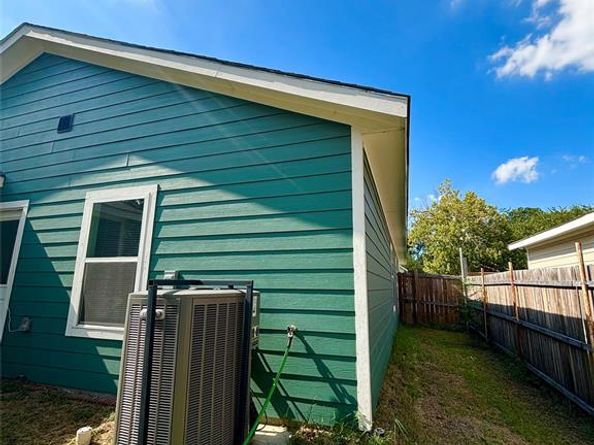 1240 E Richmond Avenue , Fort Worth Texas 76104
