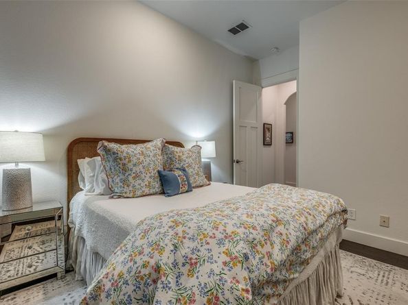 6122  Richmond Avenue , Dallas Texas 75214