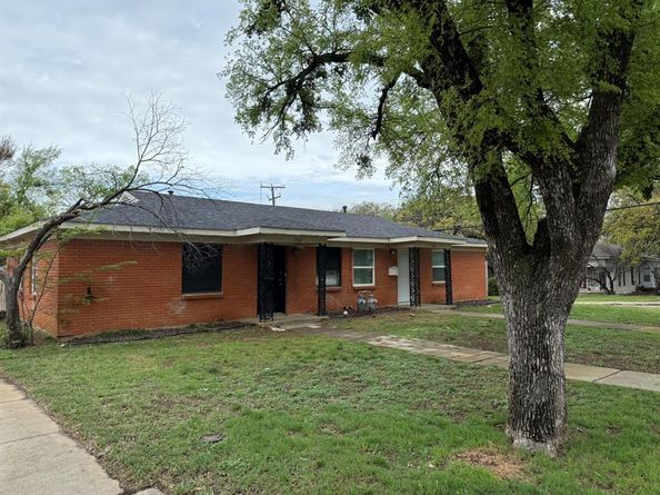 2500  Normont Circle , Fort Worth Texas 76103