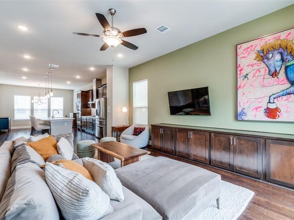 8233  Laflin Lane , Dallas Texas 75231