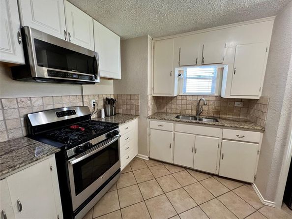 5432  Thomas Lane , River Oaks Texas 76114