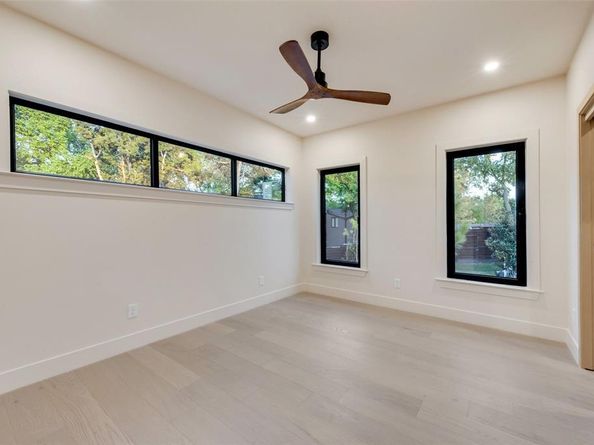 1622  Sylvan Avenue , Dallas Texas 75208