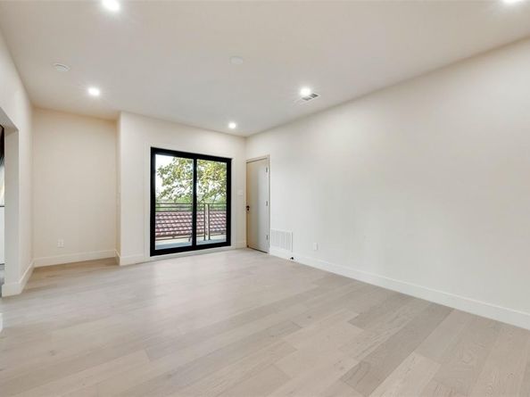 1622  Sylvan Avenue , Dallas Texas 75208