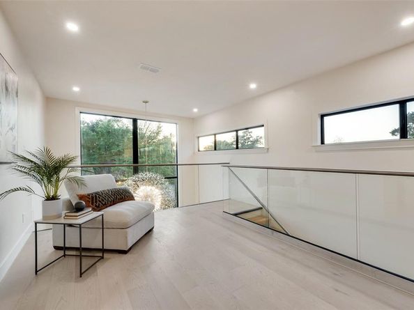 1622  Sylvan Avenue , Dallas Texas 75208
