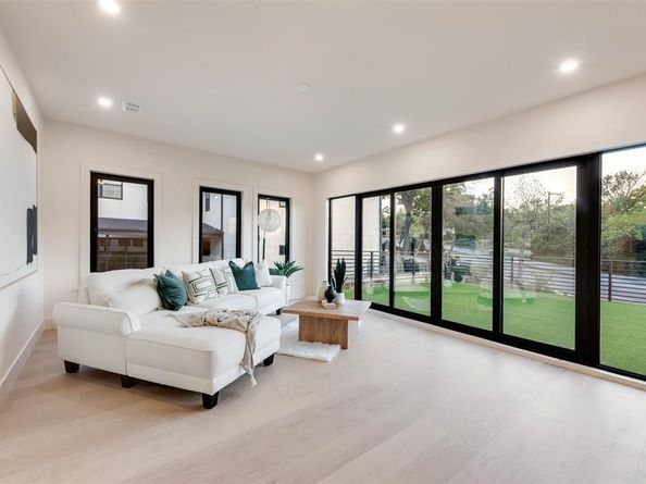 1622  Sylvan Avenue , Dallas Texas 75208