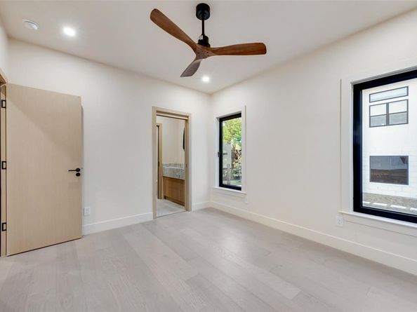 1622  Sylvan Avenue , Dallas Texas 75208
