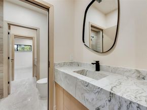 1622  Sylvan Avenue , Dallas Texas 75208